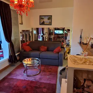 Avenue Champs Elysées - Magnifique F1/f2 Appartement Paris